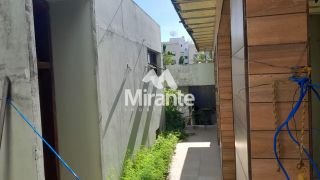 Casa Para Alugar com 4 quartos sendo 3 suítes no bairro Santa Mônica em Feira De Santana