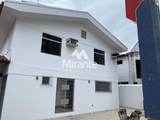 Casa Para Alugar com 4 quartos sendo 1 suíte no bairro Santa Mônica em Feira De Santana