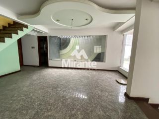 Casa Para Alugar com 4 quartos sendo 1 suíte no bairro Santa Mônica em Feira De Santana