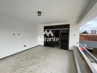 Casa Para Alugar com 4 quartos sendo 1 suíte no bairro Santa Mônica em Feira De Santana