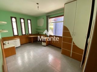 Casa Para Alugar com 4 quartos sendo 1 suíte no bairro Santa Mônica em Feira De Santana