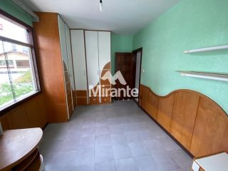 Casa Para Alugar com 4 quartos sendo 1 suíte no bairro Santa Mônica em Feira De Santana