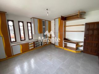 Casa Para Alugar com 4 quartos sendo 1 suíte no bairro Santa Mônica em Feira De Santana