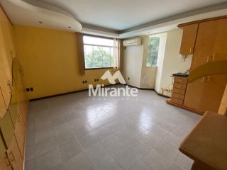 Casa Para Alugar com 4 quartos sendo 1 suíte no bairro Santa Mônica em Feira De Santana