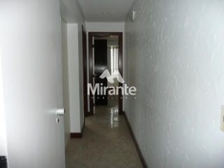 Apartamento Para Alugar com 4 quartos sendo 3 suítes no bairro Kalilândia em Feira De Santana