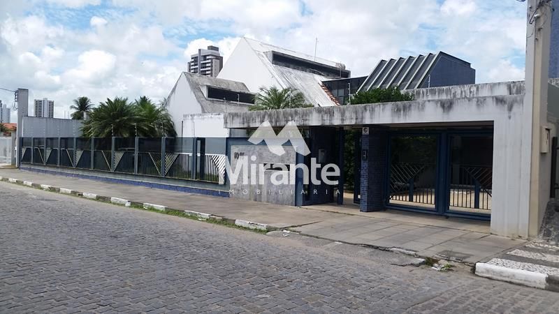 Casa Para Alugar com 6 quartos sendo 6 suítes no bairro Santa Mônica em Feira De Santana