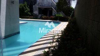 Casa Para Alugar com 6 quartos sendo 6 suítes no bairro Santa Mônica em Feira De Santana