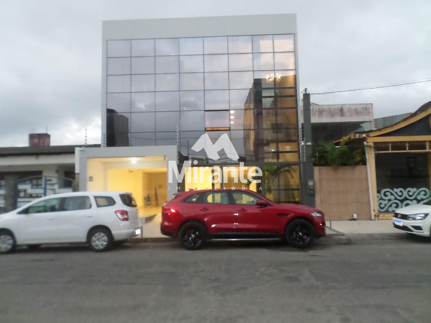 Prédio / Edifício Inteiro Comercial Para Alugar no bairro Santa Mônica em Feira De Santana