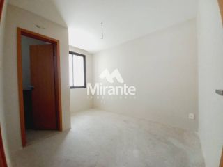 Casa de Condomínio Para Vender com 4 quartos sendo 2 suítes no bairro Lagoa Salgada em Feira De Santana