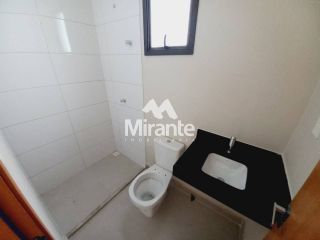 Casa de Condomínio Para Vender com 4 quartos sendo 2 suítes no bairro Lagoa Salgada em Feira De Santana