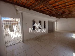 Casa Para Vender com 3 quartos sendo 1 suíte no bairro 35 BI em Feira De Santana