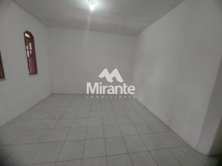 Casa Para Vender com 3 quartos sendo 1 suíte no bairro 35 BI em Feira De Santana