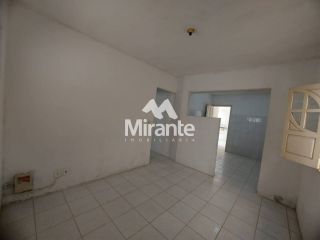 Casa Para Vender com 3 quartos sendo 1 suíte no bairro 35 BI em Feira De Santana