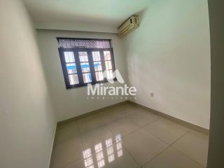 Casa Para Alugar com 5 quartos sendo 1 suíte no bairro Capuchinhos em Feira De Santana