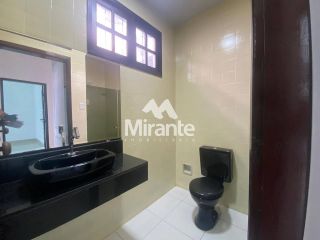 Casa Para Alugar com 5 quartos sendo 1 suíte no bairro Capuchinhos em Feira De Santana