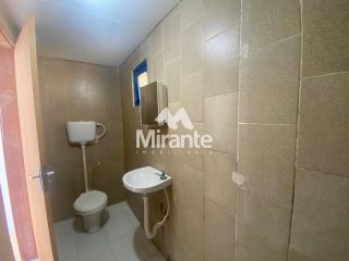 Casa Para Alugar com 5 quartos sendo 1 suíte no bairro Capuchinhos em Feira De Santana