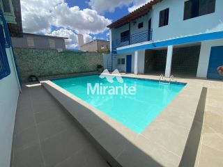 Casa Para Alugar com 5 quartos sendo 1 suíte no bairro Capuchinhos em Feira De Santana