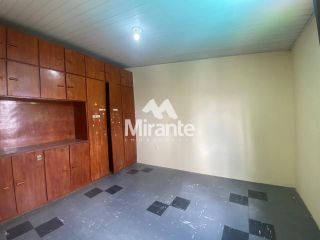 Casa Para Alugar com 5 quartos sendo 1 suíte no bairro Capuchinhos em Feira De Santana