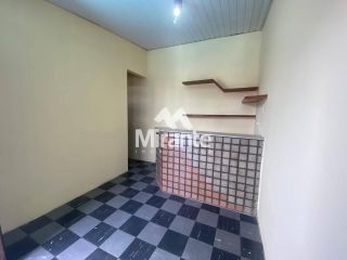 Casa Para Alugar com 5 quartos sendo 1 suíte no bairro Capuchinhos em Feira De Santana