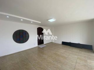 Casa Para Alugar com 5 quartos sendo 1 suíte no bairro Capuchinhos em Feira De Santana