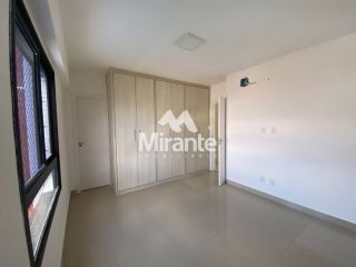 Apartamento Para Alugar com 3 quartos sendo 1 suíte no bairro Santa Mônica em Feira De Santana