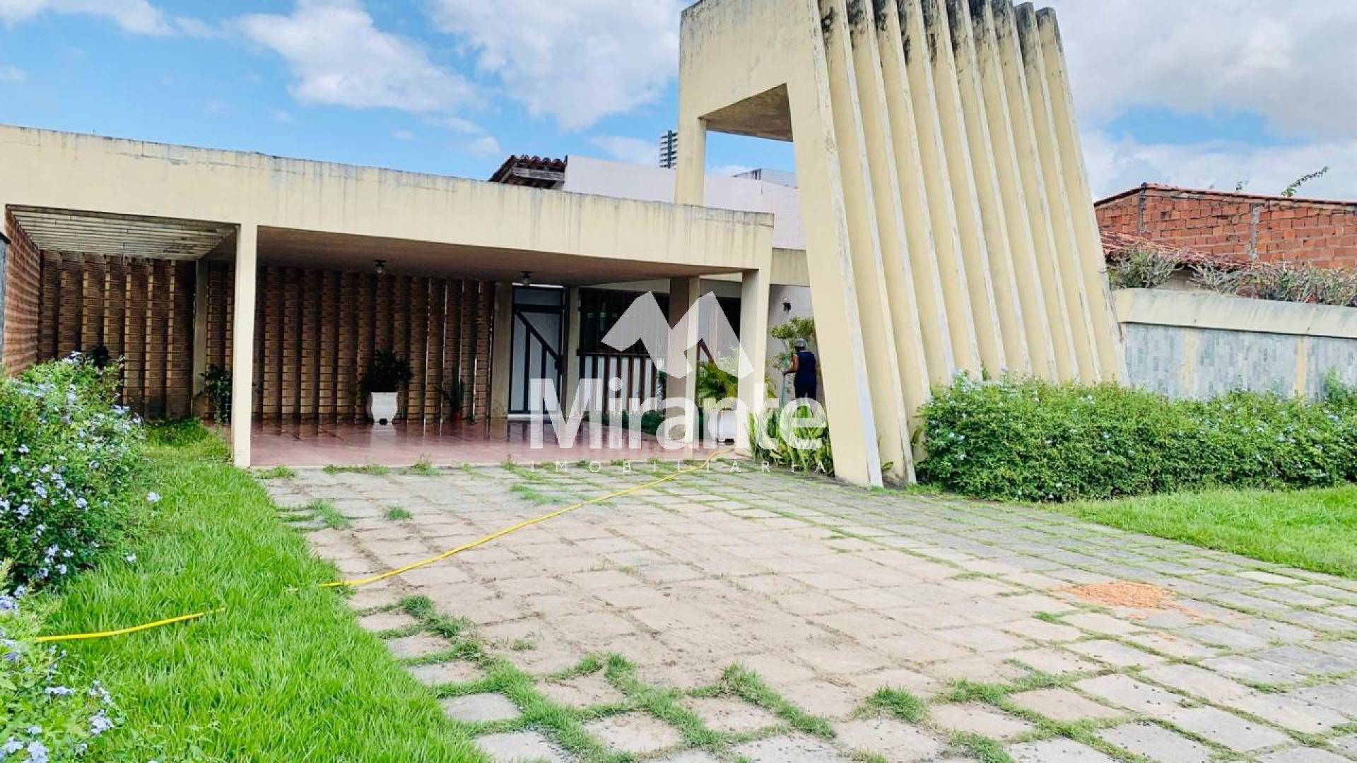 Casa Para Vender com 4 quartos sendo 3 suítes no bairro Parque Getúlio Vargas em Feira De Santana
