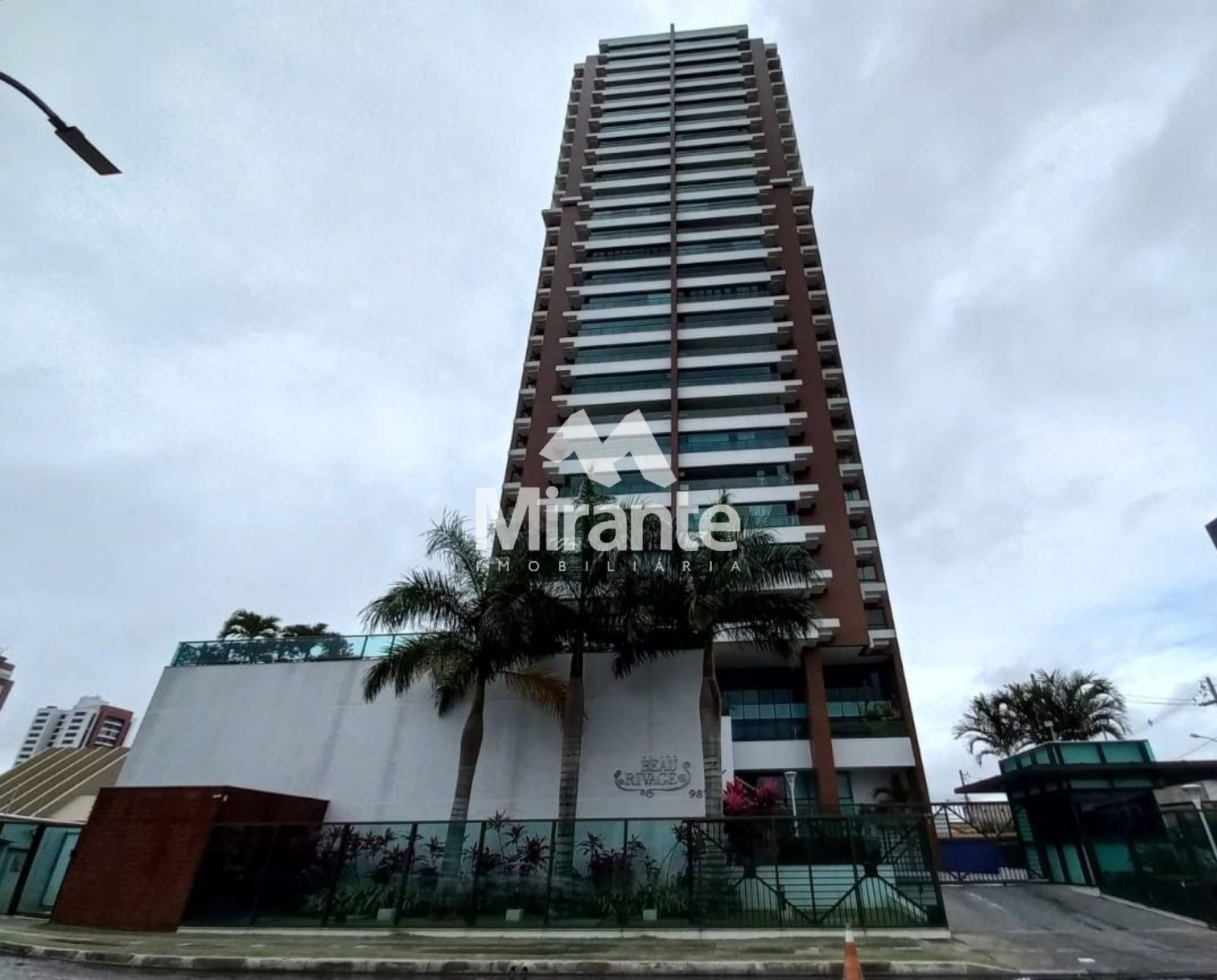 Apartamento Para Vender com 3 quartos sendo 3 suítes no bairro Santa Mônica em Feira De Santana