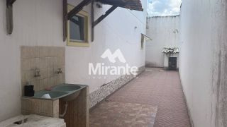 Casa Para Alugar com 3 quartos sendo 2 suítes no bairro Santa Mônica em Feira De Santana