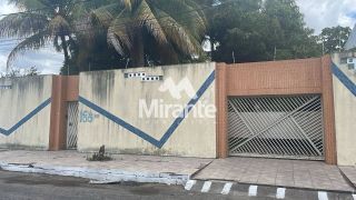Casa Para Alugar com 3 quartos sendo 2 suítes no bairro Santa Mônica em Feira De Santana