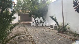 Casa Para Alugar com 3 quartos sendo 2 suítes no bairro Santa Mônica em Feira De Santana