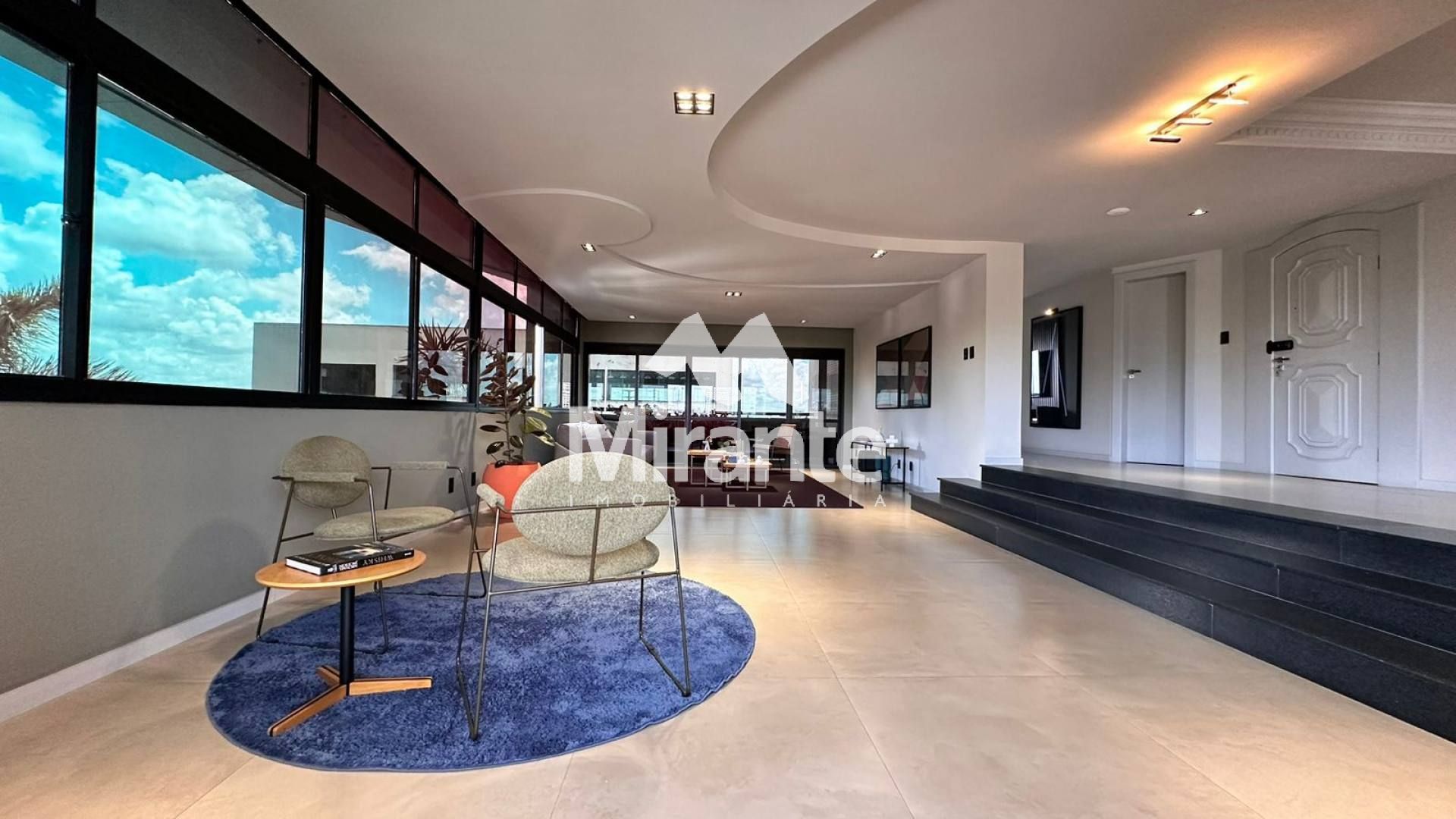 Apartamento Para Aluguel no Portal das Mansões com 4 quartos sendo 4 suítes no bairro Santa Mônica em Feira De Santana