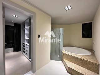 Apartamento Para Aluguel no Portal das Mansões com 4 quartos sendo 4 suítes no bairro Santa Mônica em Feira De Santana