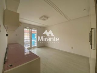 Casa de Condomínio Para Vender com 3 quartos sendo 1 suíte no bairro Santa Mônica em Feira De Santana