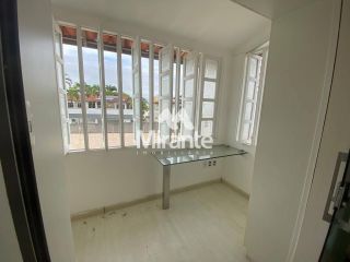Casa de Condomínio Para Vender com 3 quartos sendo 1 suíte no bairro Santa Mônica em Feira De Santana