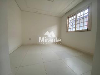 Casa de Condomínio Para Vender com 3 quartos sendo 1 suíte no bairro Santa Mônica em Feira De Santana