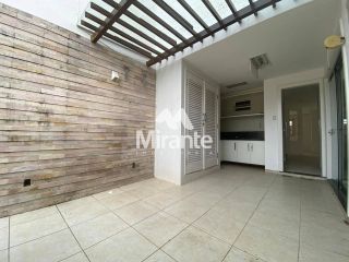 Casa de Condomínio Para Vender com 3 quartos sendo 1 suíte no bairro Santa Mônica em Feira De Santana
