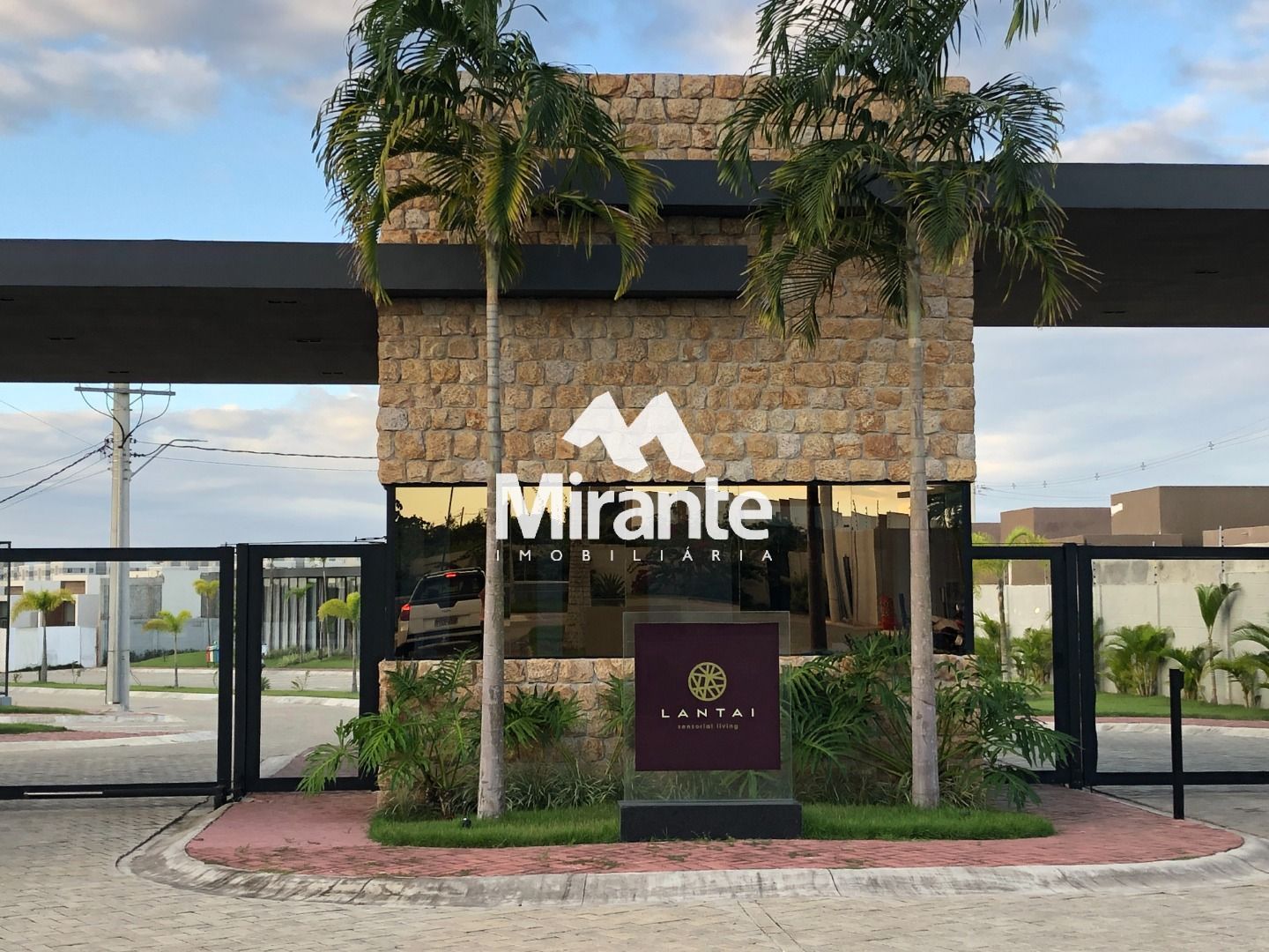 Casa de Condomínio Para Vender no Lantai, com 3 quartos sendo 3 suítes no bairro Registro em Feira De Santana