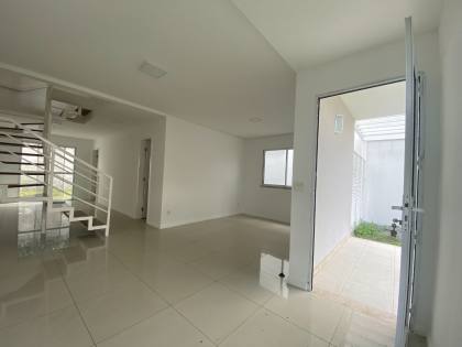 Casa de Condomínio Para Vender com 3 quartos sendo 3 suítes no bairro Sim em Feira De Santana