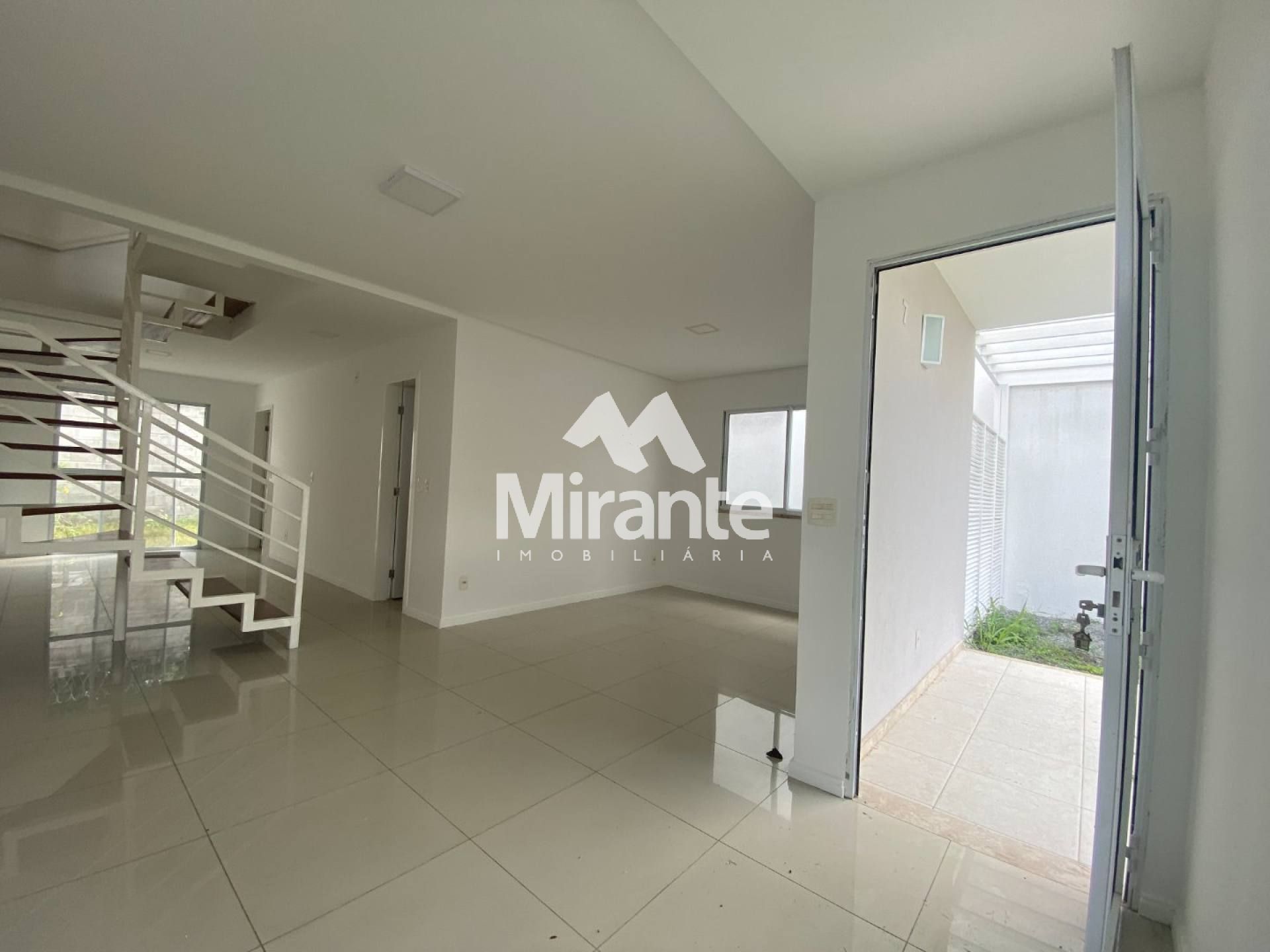 Casa de Condomínio Para Alugar com 3 quartos sendo 3 suítes no bairro Sim em Feira De Santana