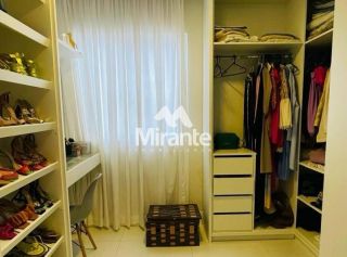 Casa de Condomínio Para Vender com 3 quartos 3 sendo suítes no bairro Chaparral em Feira De Santana