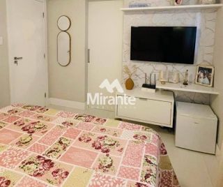 Casa de Condomínio Para Vender com 3 quartos 3 sendo suítes no bairro Chaparral em Feira De Santana