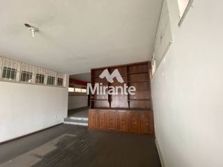 Casa Para Vender com 8 quartos no bairro Centro em Feira De Santana