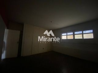 Casa Para Vender com 8 quartos no bairro Centro em Feira De Santana