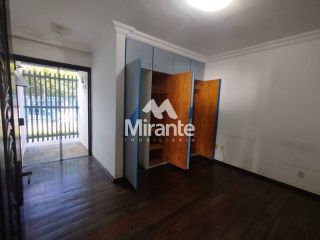 Casa Para Alugar com 6 quartos sendo 1 suítes no bairro Santa Mônica em Feira De Santana