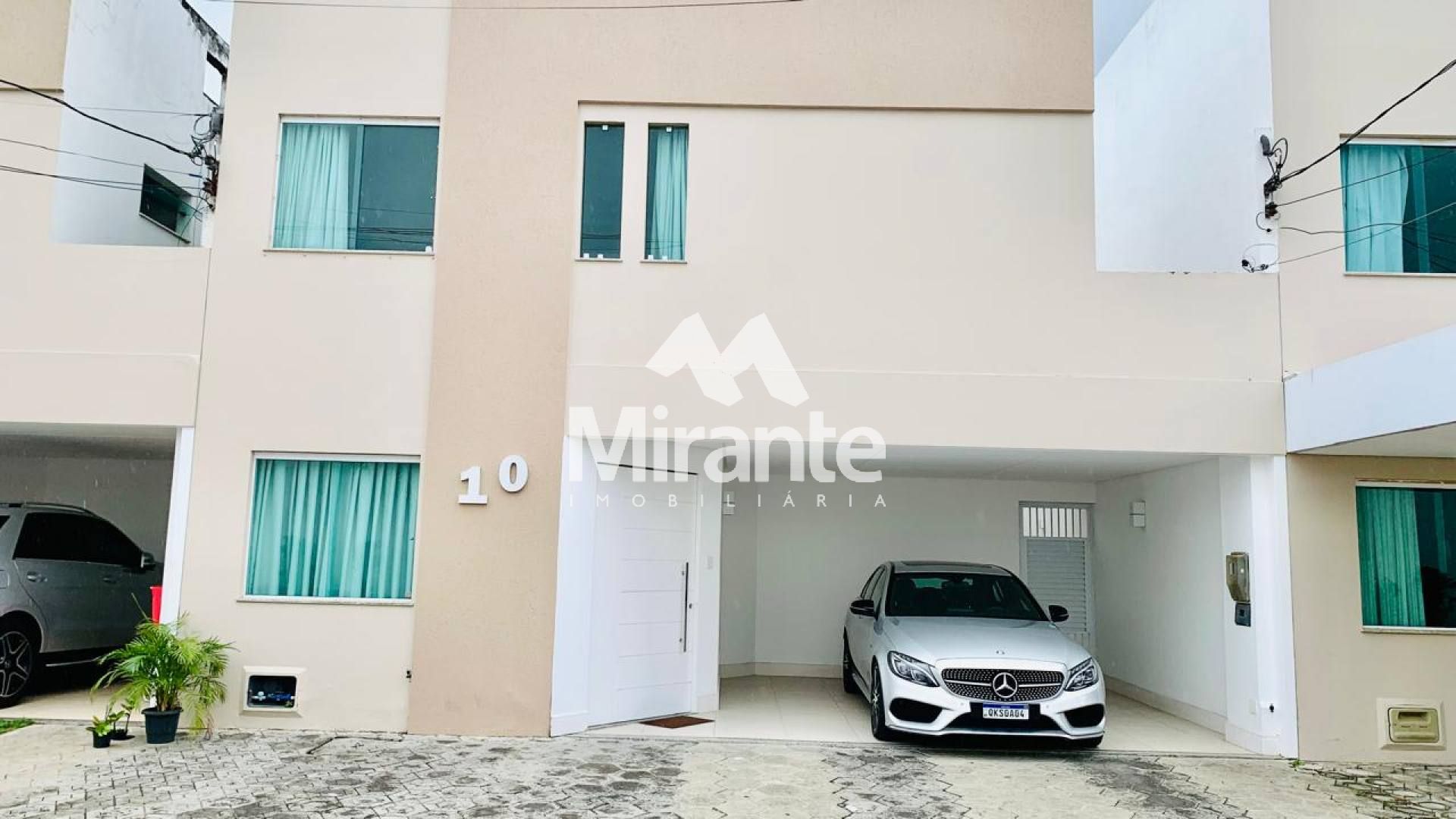 Casa de Condomínio Para Vender com 3 quartos sendo 3 suítes no bairro Santa Mônica em Feira De Santana