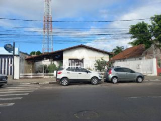 Casa Para Vender com 4 quartos no bairro Centro em Feira De Santana