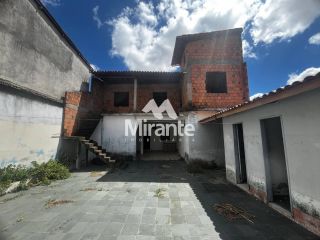 Casa Para Aluguel com 6 quartos sendo 1 suíte no bairro Sobradinho em Feira De Santana