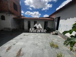 Casa Para Aluguel com 6 quartos sendo 1 suíte no bairro Sobradinho em Feira De Santana