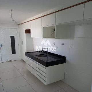 Apartamento Para Alugar com 3 quartos sendo 1 suíte no bairro Santa Mônica em Feira De Santana