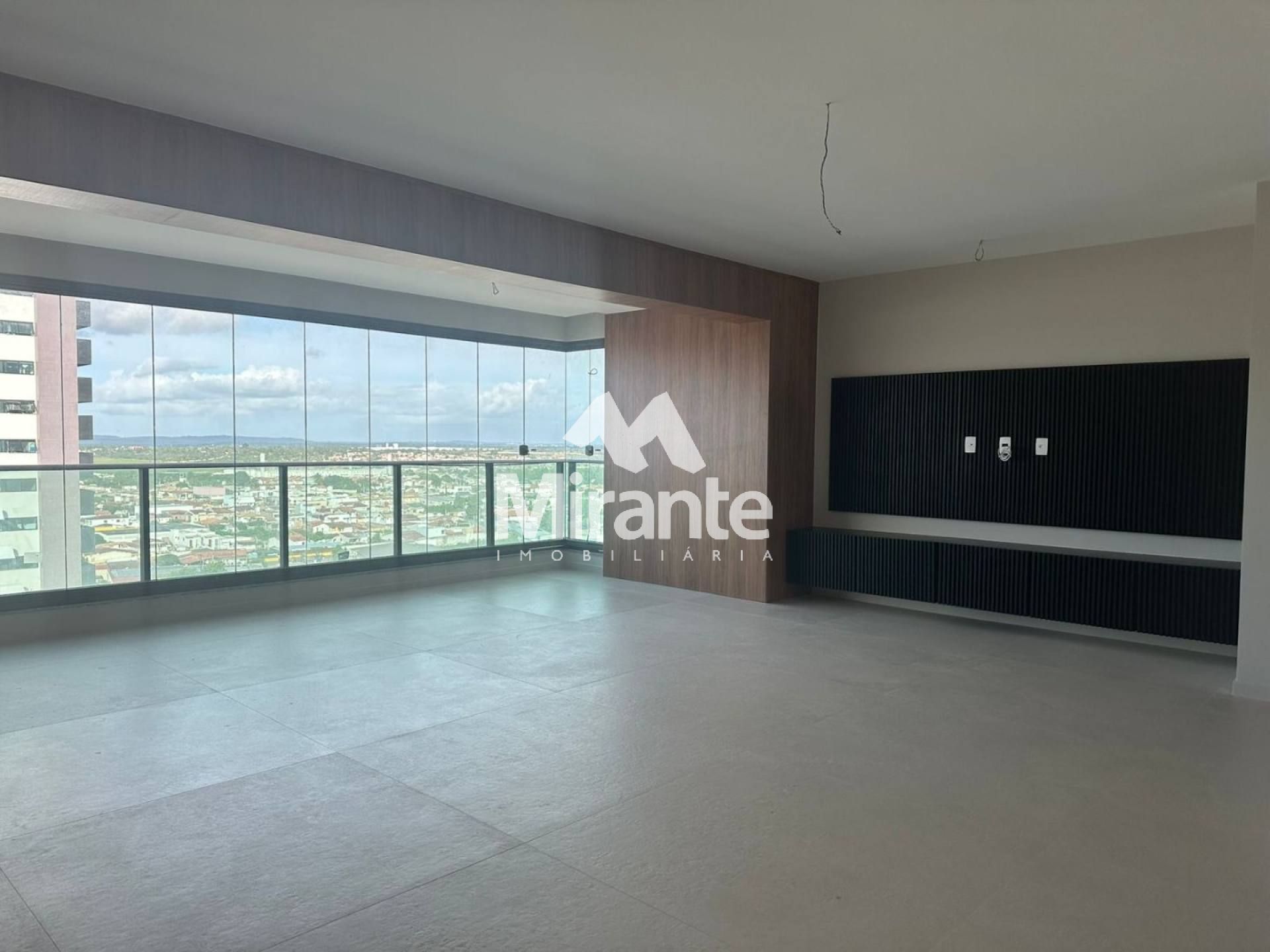 Apartamento Para Alugar com 3 quartos sendo 3 suítes no bairro Santa Mônica em Feira De Santana